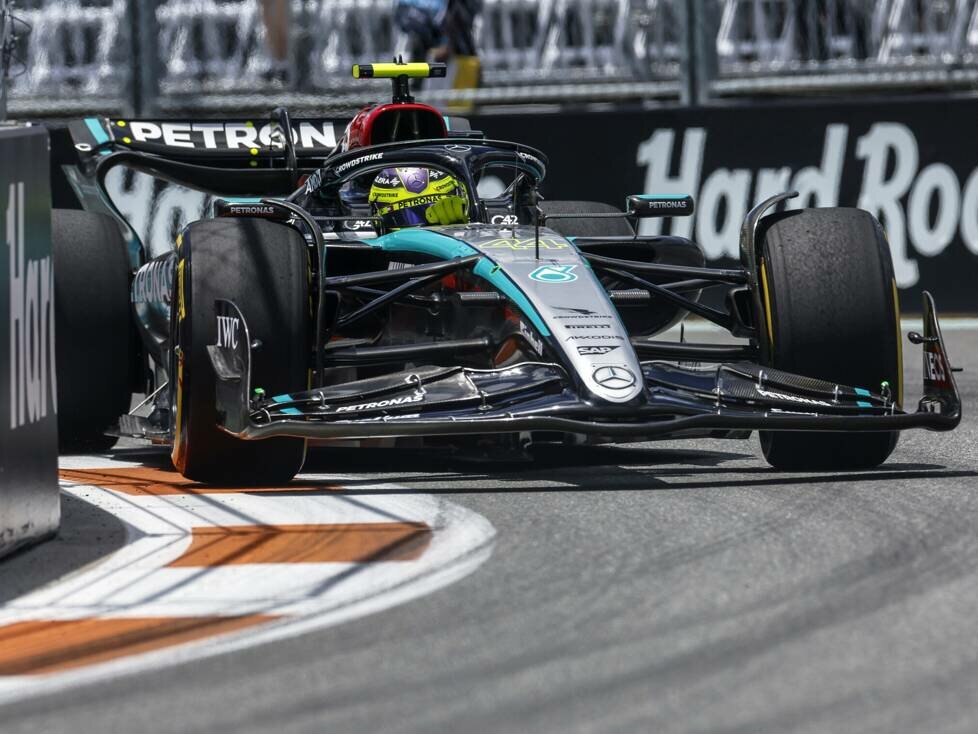 Lewis Hamilton schlängelt sich durch die Mauern in Miami
