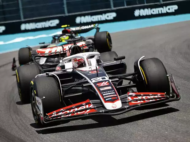 Kevin Magnussen, Lewis Hamilton Titel-Bild zur News: Kevin Magnussen, Lewis Hamilton