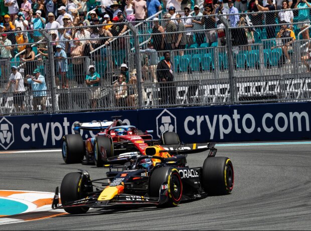 Kann Max Verstappen die Ferraris auch am Sonntag hinter sich halten? Kann Max Verstappen die Ferraris auch am Sonntag hinter sich halten?