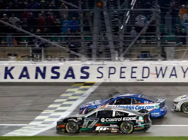 Fotofinish: 1. Kyle Larson, 2. Chris Buescher Titel-Bild zur News: Fotofinish: 1. Kyle Larson, 2. Chris Buescher