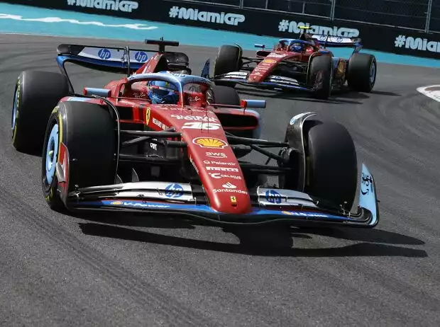 Charles Leclerc vor seinem Ferrari-Teamkollegen Carlos Sainz beim Formel-1-Rennen in Miami 2024 Titel-Bild zur News: Charles Leclerc vor seinem Ferrari-Teamkollegen Carlos Sainz beim Formel-1-Rennen in Miami 2024