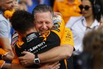 Lando Norris (McLaren) und Zak Brown 