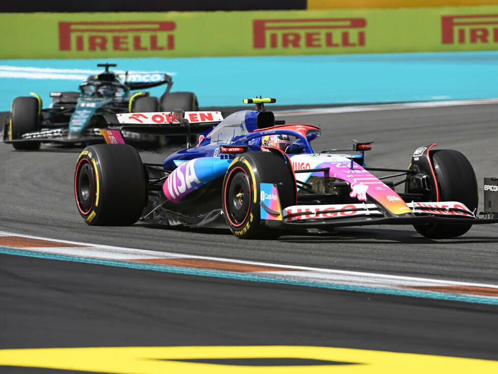 Yuki Tsunoda (Racing Bulls) vor Lance Stroll (Aston Martin)