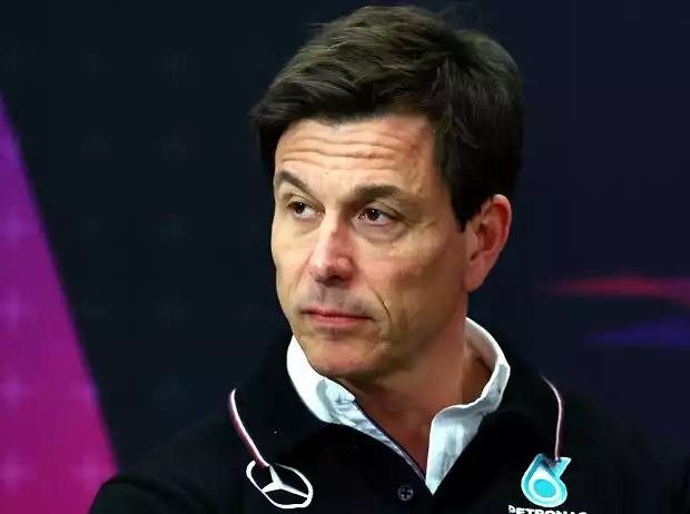 Mercedes-Boss Toto Wolff übt in Schanghai auch Kritik an Superstar Lewis Hamilton Titel-Bild zur News: Mercedes-Boss Toto Wolff übt in Schanghai auch Kritik an Superstar Lewis Hamilton