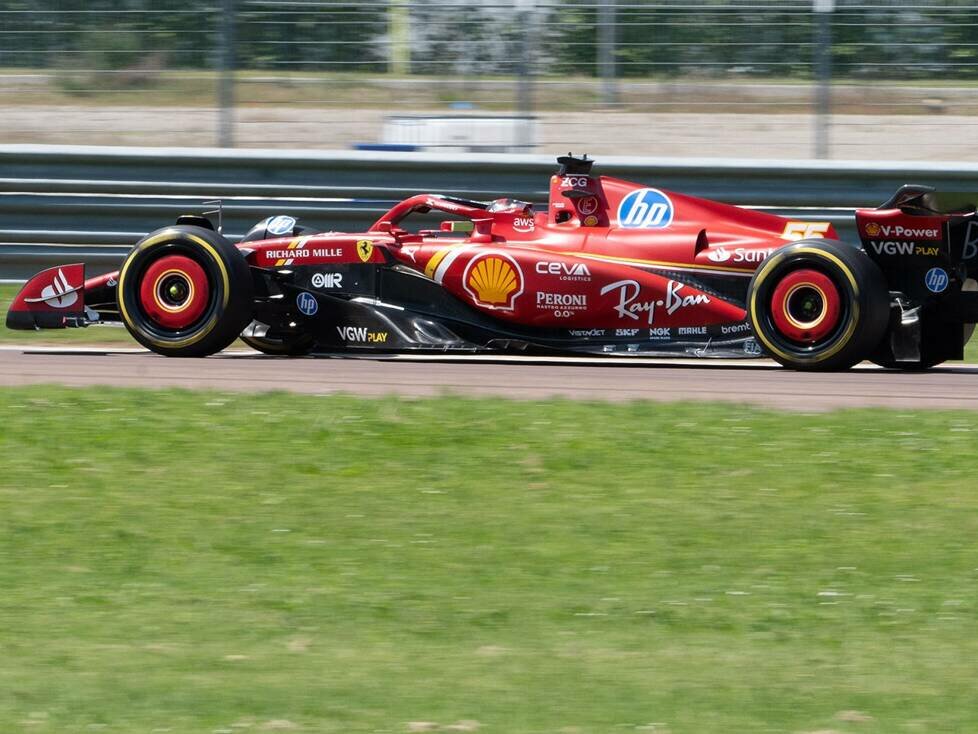 Carlos Sainz testet Ferraris neue Updates in Fiorano