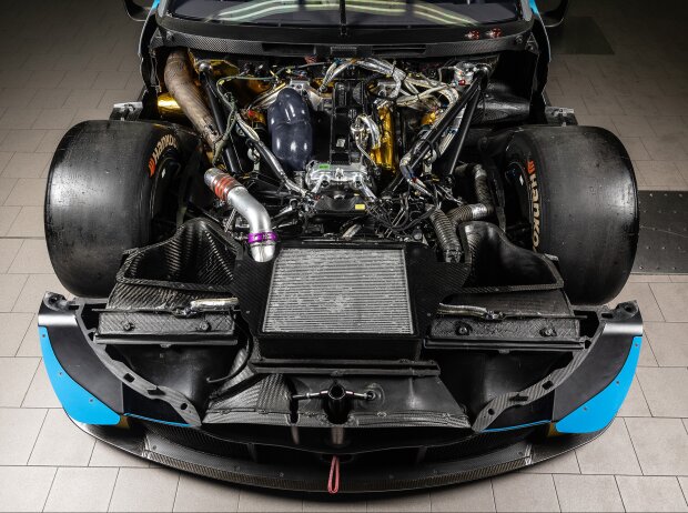 Der Aston Martin wird vom 650-PS-Turbomotor angetrieben Der Aston Martin wird vom 650-PS-Turbomotor angetrieben