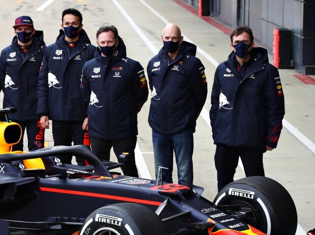 Albon (2.v.l.) arbeitete vor allem 2021 eng mit Newey zusammen Albon (2.v.l.) arbeitete vor allem 2021 eng mit Newey zusammen