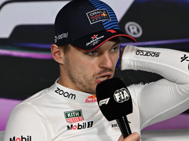 Titel-Bild zur News: Formel-1-Weltmeister Max Verstappen bei einer Pressekonferenz