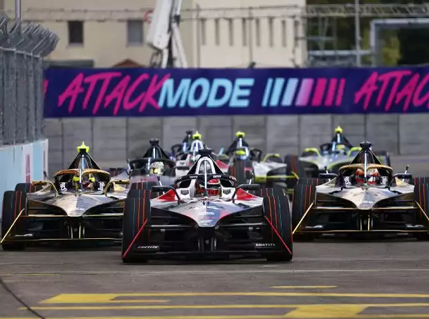 Eine typische Rennszene beim ersten Formel-1-Rennen in Berlin 2024 Titel-Bild zur News: Eine typische Rennszene beim ersten Formel-1-Rennen in Berlin 2024