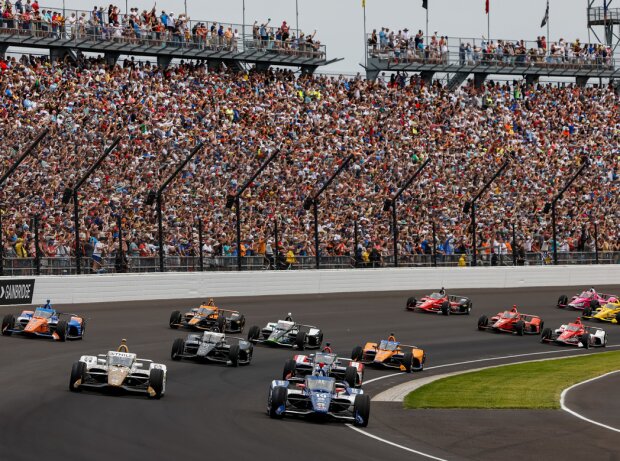 Titel-Bild zur News: Start zum Indy 500 der IndyCar-Saison 2023: Alex Palou führt