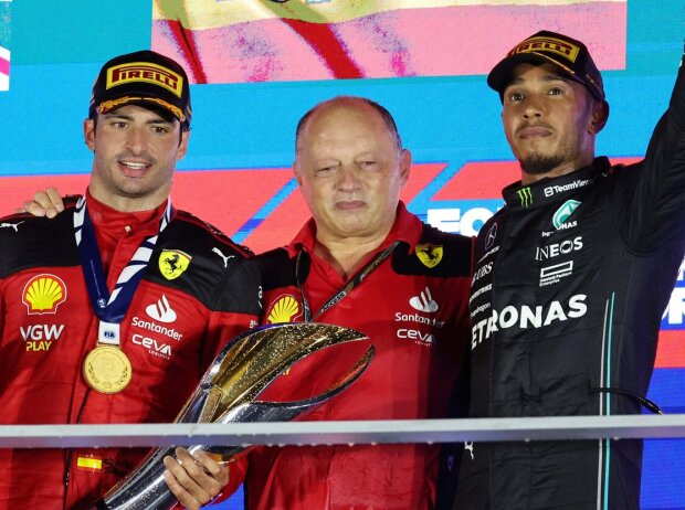 Lando Norris, Carlos Sainz und Lewis Hamilton auf dem Formel-1-Podium 2023 in Singapur