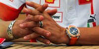 Die Hände von Michael Schumacher mit einer Armbanduhr in der Formel-1-Saison 2007