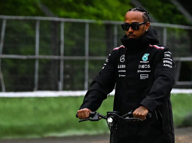 Titel-Bild zur News: Lewis Hamilton (Mercedes) vor dem Formel-1-Rennen in Imola 2024