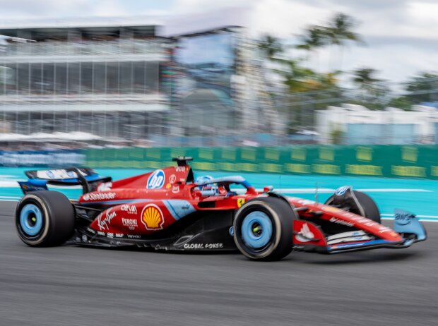 Ab Imola rast Ferraris Charles Leclerc mit Bryan Bozzi im Ohr