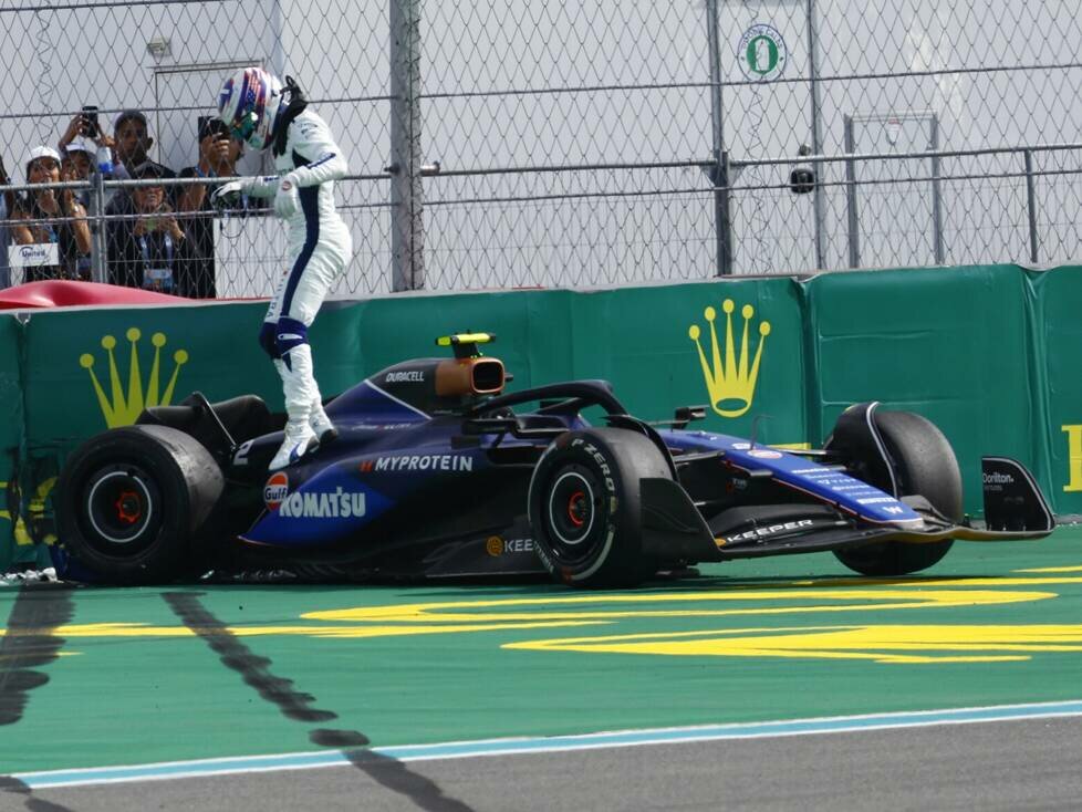 Logan Sargeant nach seinem Unfall beim Formel-1-Rennen in Miami 2024