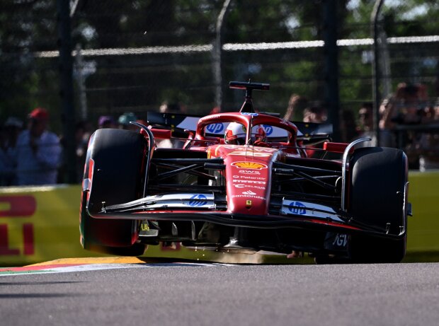 Die hohen Randsteine machen Ferrari in Imola zu schaffen