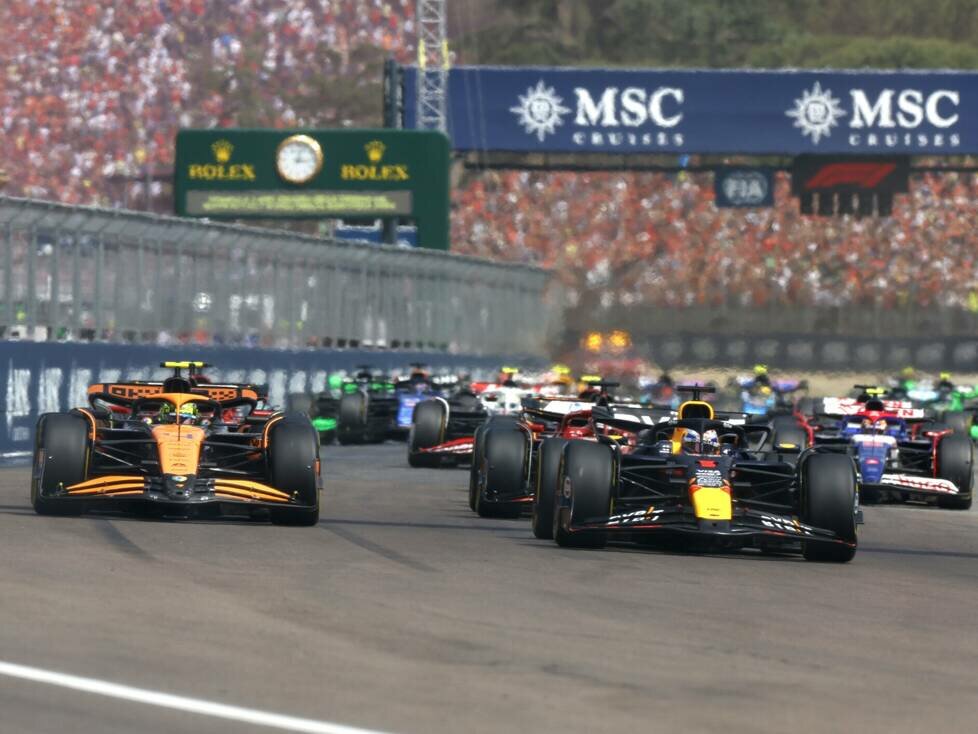 Start in Imola: Max Verstappen und Lando Norris sprinten Richtung erste Kurve