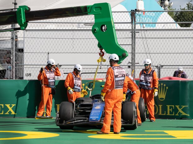 Der Race Control gibt auch Anweisungen an die Marshalls Der Race Control gibt auch Anweisungen an die Marshalls