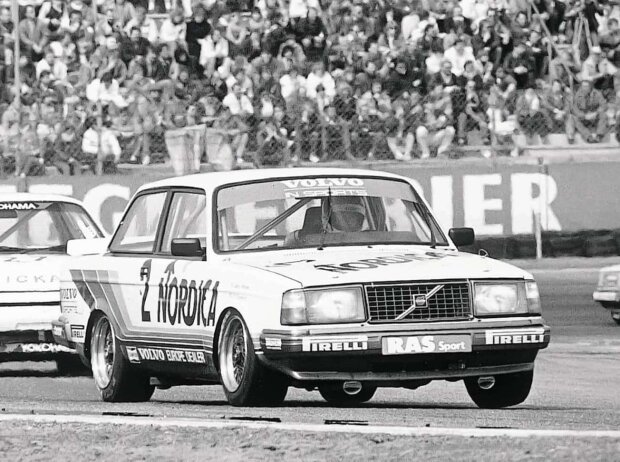 Volvo 240 (1974-1993) Volvo 240 (1974-1993)