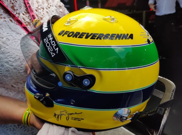 Vettels spezieller Helm für den Demorun im Senna-Design