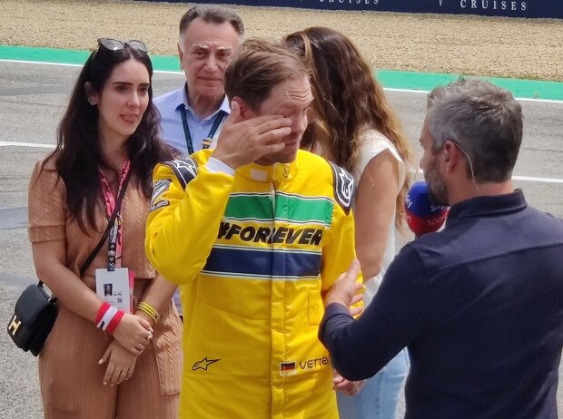 Tränenreiche Angelegenheit: Vettel und Bianca Senna nach der Ausfahrt Tränenreiche Angelegenheit: Vettel und Bianca Senna nach der Ausfahrt