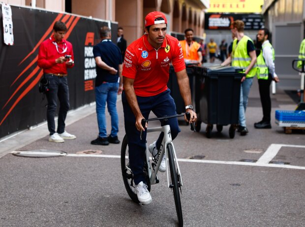 Carlos Sainz fühlt sich wohl in Monaco, egal ob im Auto oder auf dem Rad Carlos Sainz fühlt sich wohl in Monaco, egal ob im Auto oder auf dem Rad
