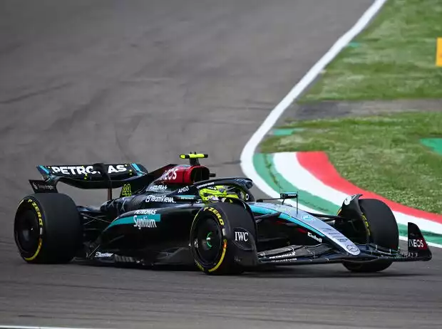 Titel-Bild zur News: Lewis Hamilton (Mercedes W15) beim Formel-1-Rennen in Imola 2024