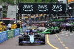 Guanyu Zhou (Sauber) und Esteban Ocon (Alpine) 