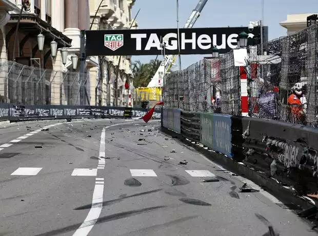 Die Strecke in Monaco nach dem Startunfall 2024 Titel-Bild zur News: Die Strecke in Monaco nach dem Startunfall 2024