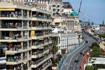 Alexander Albon (Williams), Lewis Hamilton (Mercedes) und Yuki Tsunoda (Racing Bulls) 