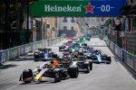 Max Verstappen (Red Bull) und Lewis Hamilton (Mercedes) 