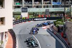 Alexander Albon (Williams) und Yuki Tsunoda (Racing Bulls) 