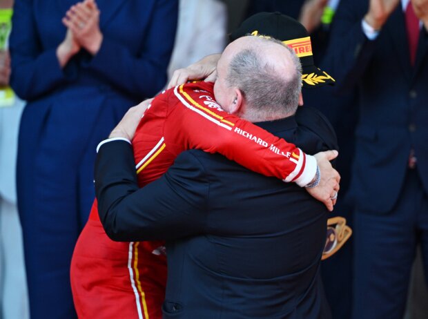 Charles Leclerc (Ferrari) und Fürst Albert II. feiern in Monaco 2024