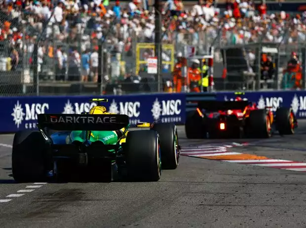 Norris war schon vorbei an Sainz und hatte ihn dann doch wieder vor sich Titel-Bild zur News: Norris war schon vorbei an Sainz und hatte ihn dann doch wieder vor sich