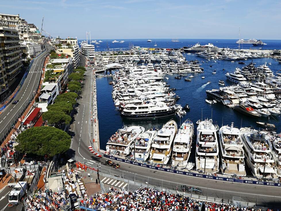 George Russell, Max Verstappen