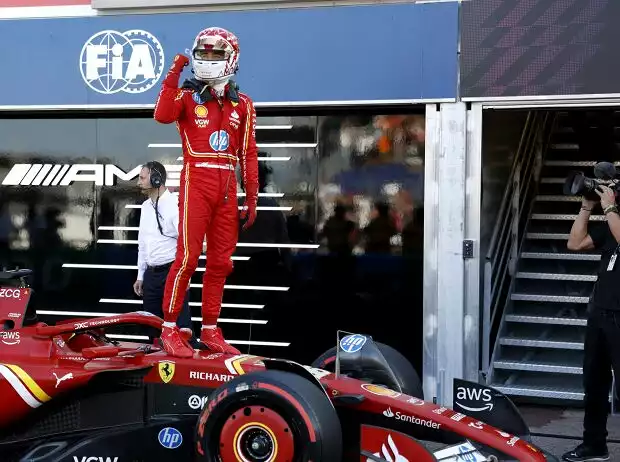 Charles Leclerc (Ferrari) feiert die Pole beim Formel-1-Rennen in Monaco 2024 Titel-Bild zur News: Charles Leclerc (Ferrari) feiert die Pole beim Formel-1-Rennen in Monaco 2024
