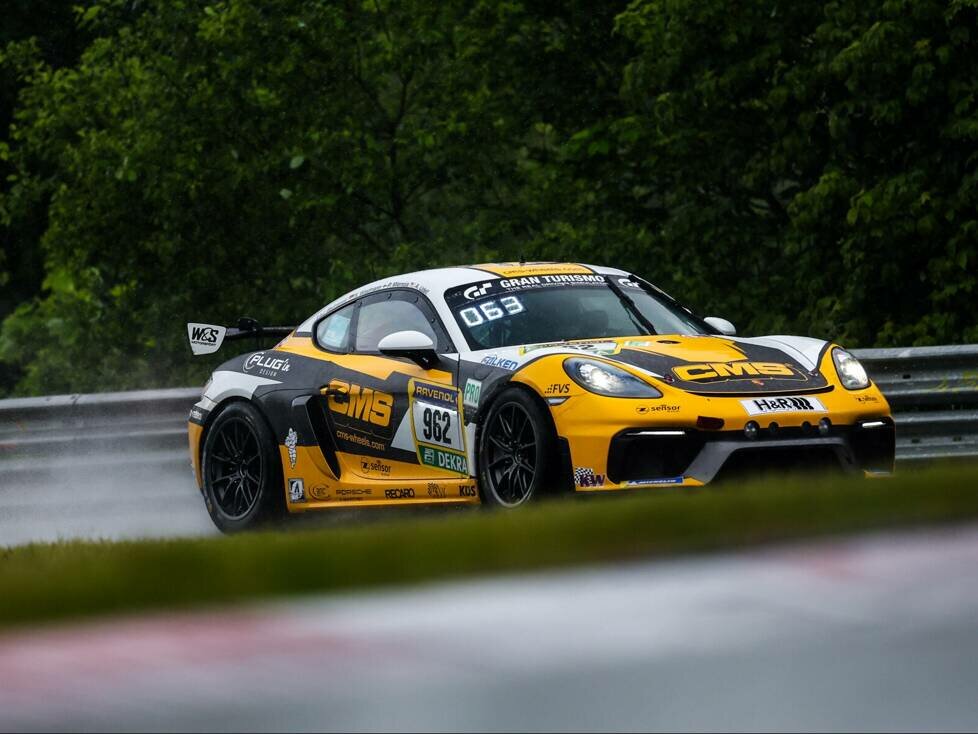 Porsche im Regen