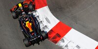 Max Verstappen im Red Bull RB20 auf den Randsteinen beim Formel-1-Rennen in Monaco