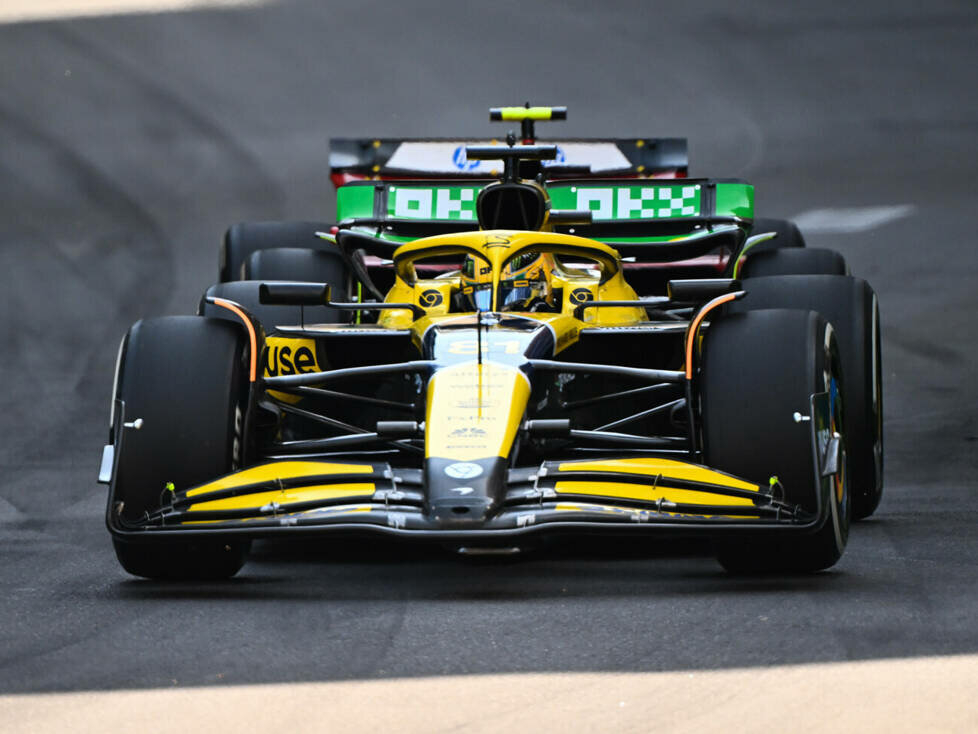 Oscar Piastri (McLaren MCL38) vor Carlos Sainz (Ferrari SF-24) beim Formel-1-Rennen in Monaco 2024