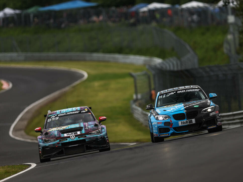 Golf vs BMW beim 24h-Rennen auf dem Nürburgring 2024