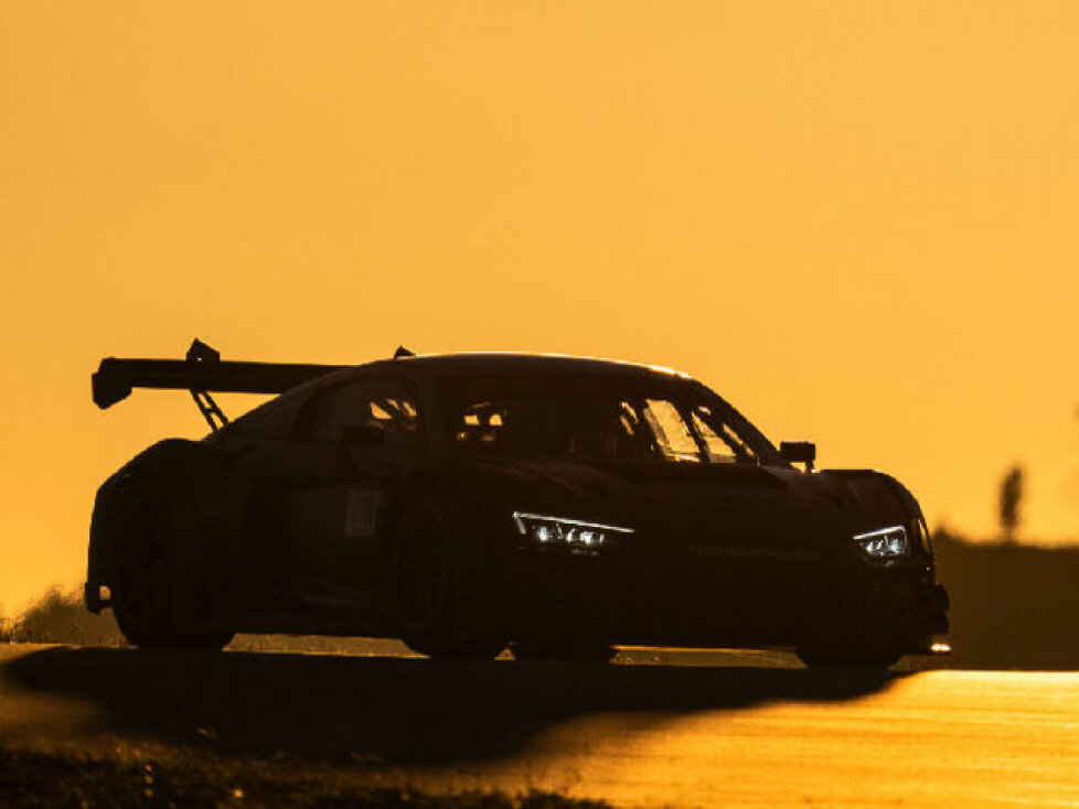 Audi R8 LMS GT3 in der Abenddämmerung