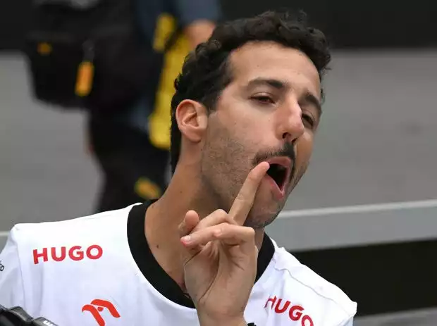 Titel-Bild zur News: Ist es der Schweigefinger oder findet Ricciardo die Kritik einfach nur zum Kotzen?