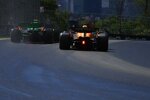 Guanyu Zhou (Sauber) und Oscar Piastri (McLaren) 