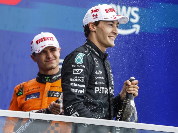 George Russell lässt sich von Kumpel Lando Norris auf dem Podium feiern George Russell lässt sich von Kumpel Lando Norris auf dem Podium feiern