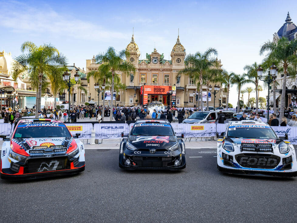 Gruppenfoto: Autos von Hyundai, Toyota, M-Sport-Ford für die WRC-Saison 2024