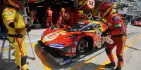 So wäre es richtig: Der Ferrari 499P ist in diesem Bild genau in seiner Box geparkt