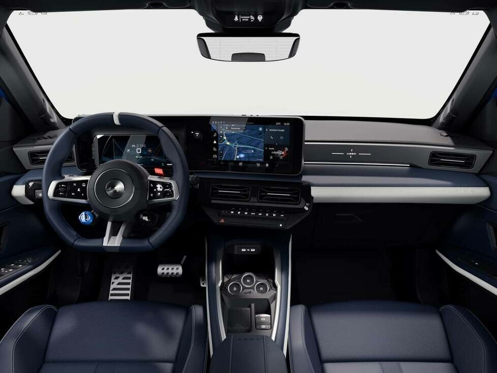 Das Cockpit mit zahlreichen sportlichen Insignien