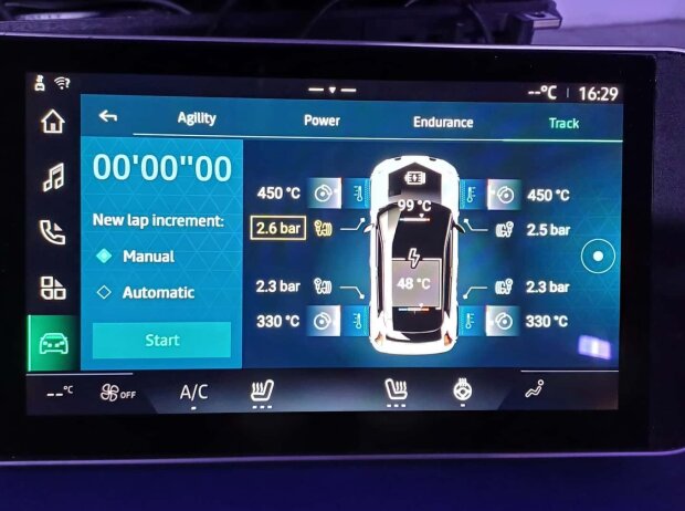 Der Touchscreen zeigt die Temperatur der Batterie, des Motors und sogar der Bremsen an Der Touchscreen zeigt die Temperatur der Batterie, des Motors und sogar der Bremsen an