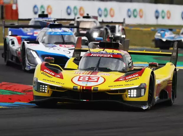 Der gelbe AF-Corse-Ferrari vor dem WRT-BMW: Ein paar Stunden später knallte es Titel-Bild zur News: Der gelbe AF-Corse-Ferrari vor dem WRT-BMW: Ein paar Stunden später knallte es