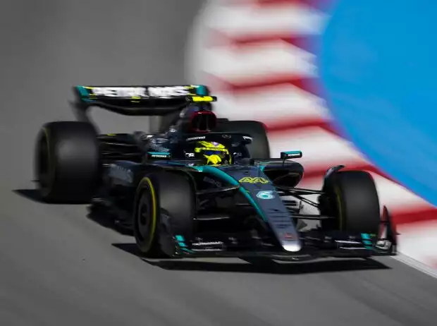 Lewis Hamilton (MErcedes W15) beim Formel-1-Rennen in Barcelona 2024 Titel-Bild zur News: Lewis Hamilton (MErcedes W15) beim Formel-1-Rennen in Barcelona 2024